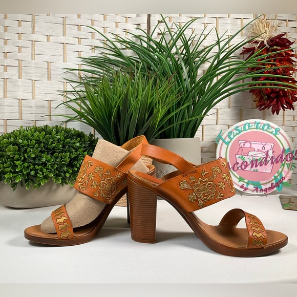 Premium Leather Block Heeled Open Toe Sandals w/Buckle Strap - 7 (24) - Picture 4 of 5